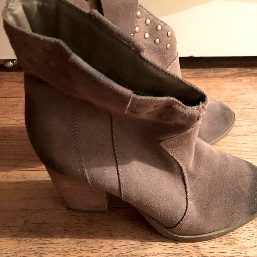 Studded Distressed Look Booties - Picture 3 of 9